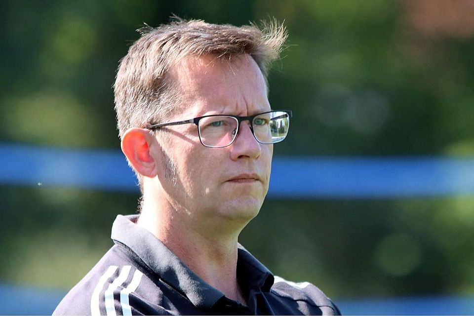 Norbert Mößmer, Trainer des FC Ampertal Unterbruck, sah einen enttäuschenden Auftritt seiner Elf