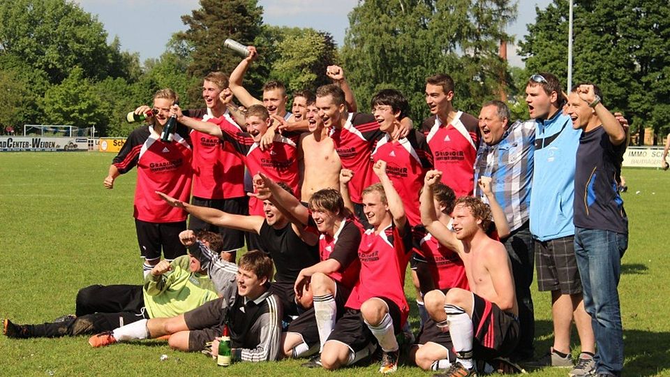 TSV Neunkirchen steigt mit dem Sieg gegen die DJK Irchenrieth II in die A-Klasse auf. Foto: Christof Bartl