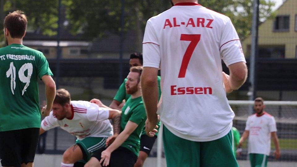 AL-ARZ Libanon Essen reagiert mit dem Rückzug seiner zweiten Mannschaft auf eine Gewalttat eines einzelnen Spielers und wehrt sich gegen Diskriminierung im Internet. 