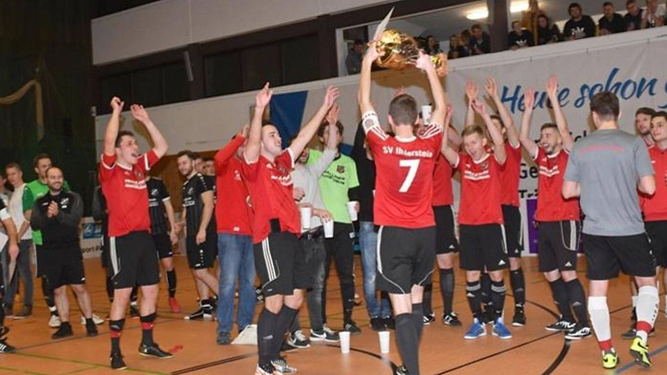 Im Vorjahr triumphierte SV Ihrlerstein (rot) bei der 43. Auflage des ATSV-Hallenturniers. In einem dramatischen Finale musste sich der TSV Abensberg geschlagen geben. Foto: Kahler