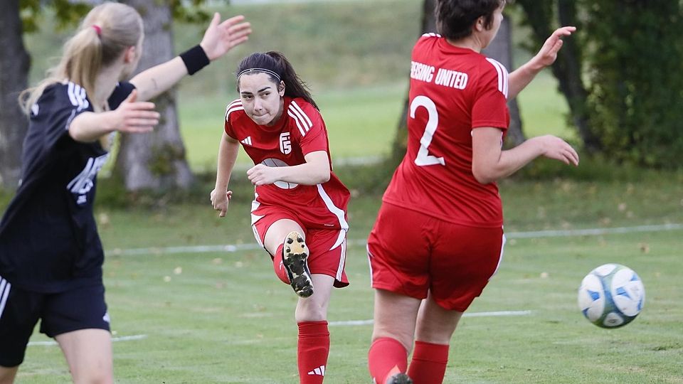 Schon wieder kein Sieg: Freising United um Sophia Färber (M.) steht nun auf dem vorletzten Tabellenplatz.