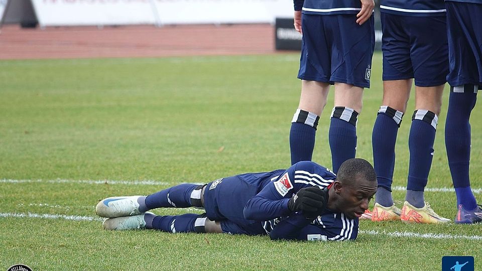 Der Bus steht still, der Anpfiff wird sich um ca. 10 Minuten verspäten.