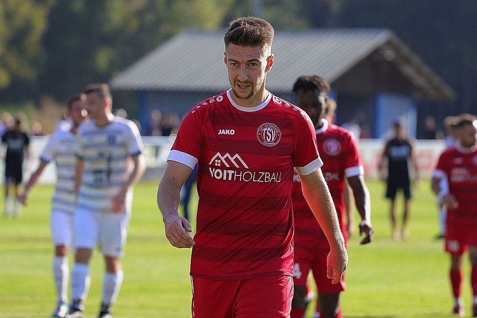 Tännesbergs Spielertrainer André Klahn ließ sich von seiner Mannschaft überreden, die Auswärtspartie beim FC Weiden-Ost fortzuführen.