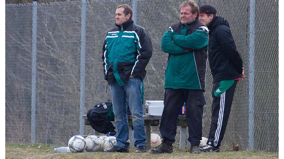 Schaldings scheidender Trainer : Artur Dillinger (Mitte)      Foto : Karl-Heinz Hönl