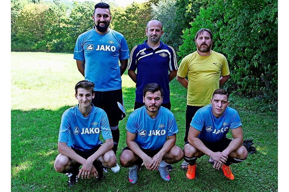 Neu im TSV-Team (hinten v.li.): Ali Kilic, Co-Trainer, Necmi Keskin und Trainer David Gzim sowie (vorne v.li.) Manuel Renz, Silvio Teixeira und Pascal Günther. Foto:Yavuz Dural
