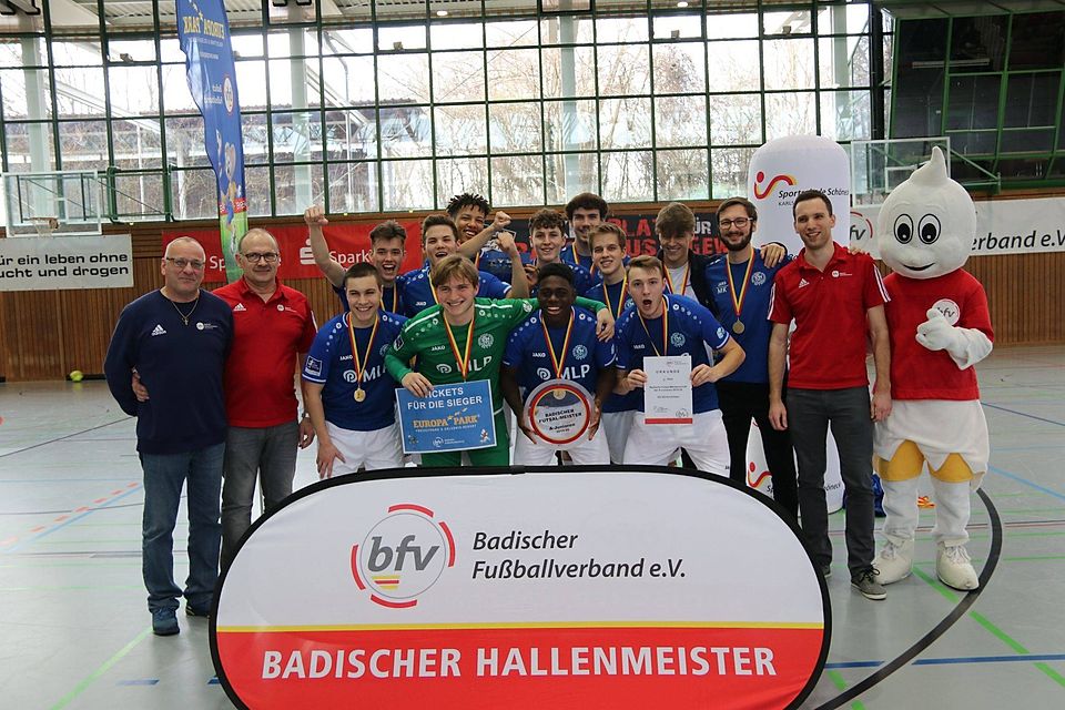 Die U19 der SGK Heidelberg feiert ihren Titel.