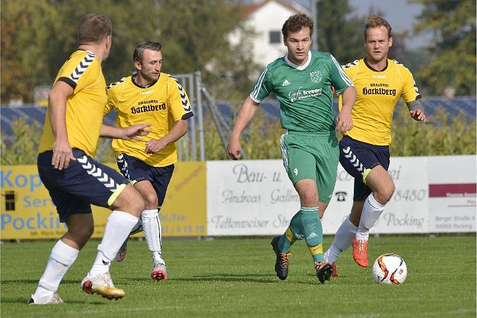 Der FC Indling (gelbe Trikots) gehört nicht mehr der A-Klasse Pocking an F: Kirchmayr