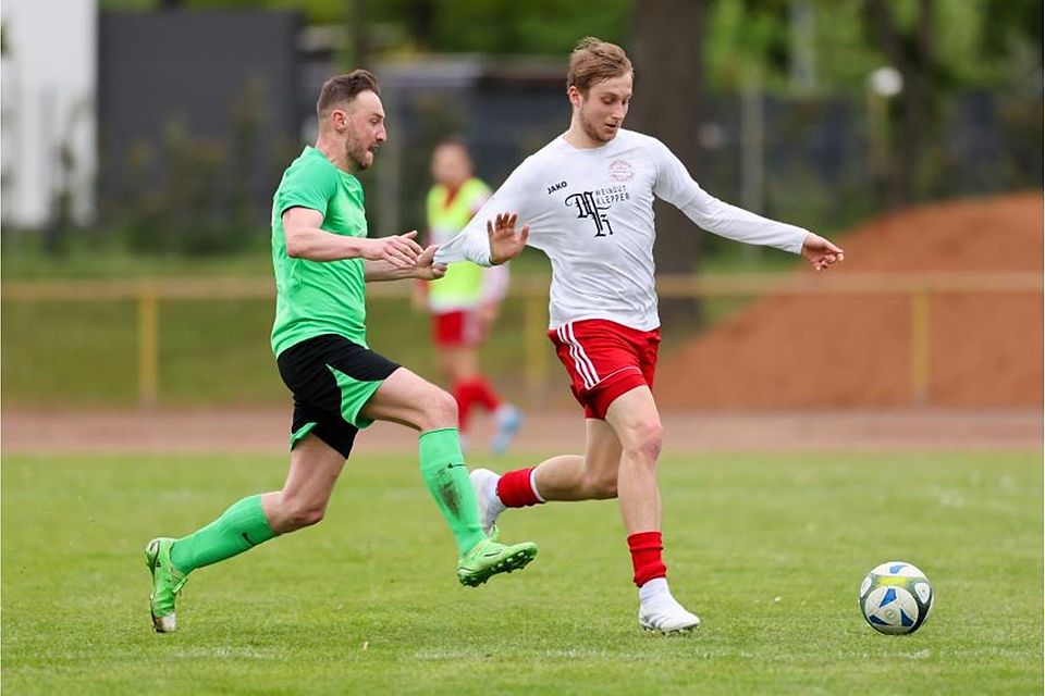 Die Frauensteiner um Leon Lavizar (rechts, im  Duell mit Kastels David Leipner) kamen bei den 46ern nicht über ein 1:1 hinaus. 	Foto: Axel Claasen/rscp-photo