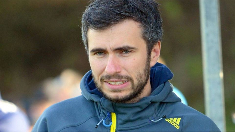 Michael Rösch sitzt auch kommende Saison auf der Trainerbank des SV Etzenricht F: Meier