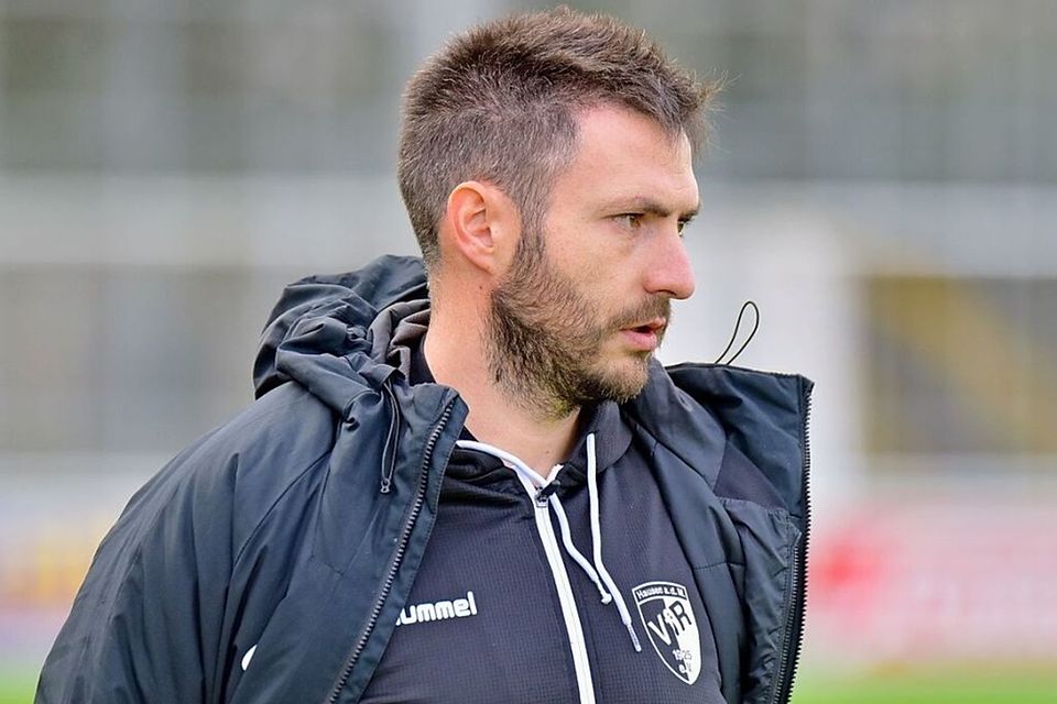 Marco Dufner trug als Trainer für eine Saison bereits das Emblem des VfR Hausen. Seit 2023 ist er für den FC Denzlingen verantwortlich und trifft am Sonntag auf seinen Ex-Club. 