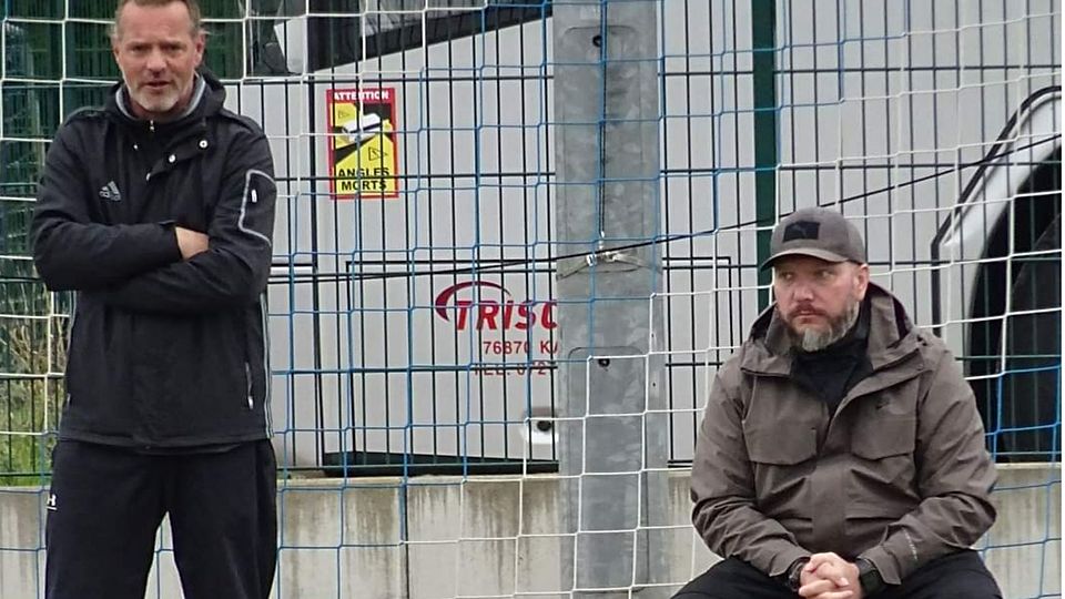 Tim Klotz (links) im Einsatz als Trainer für Fontana Finthen.