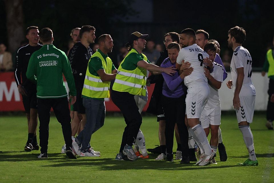 Der Führungstreffer des SV Aschau sorgte für erhitzte Gemüter.