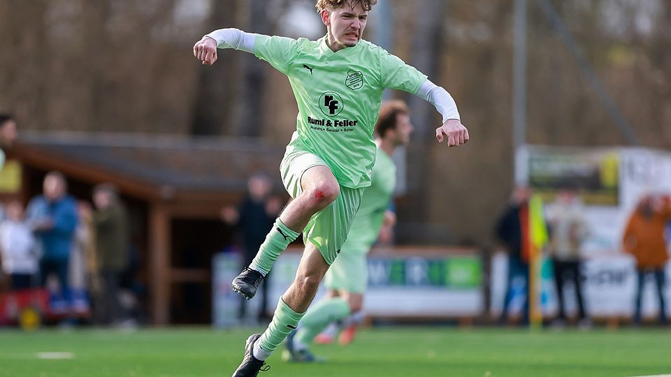 Großer Jubel: Lucas Möller sorgte mit dem 1:1 für die SpVgg Joshofen-Bergheim für einen Punktgewinn gegen den Spitzenreiter TSV Meitingen.