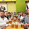 Der SV Dietersheim lässt es sich in der Ochsenbraterei gut gehen.