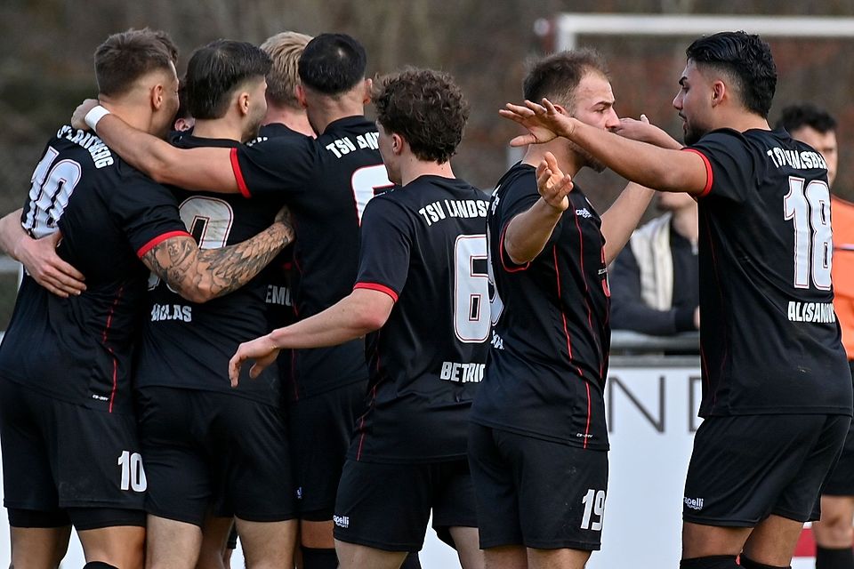 Aus sportlicher Sicht hatten die Kicker des TSV Landsberg reichlich Grund zum Jubeln. Aus sportlicher Sicht hatten die Kicker des TSV Landsberg reichlich Grund zum Jubeln.