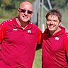 Im Sommer trennen sich die Wege von Mike Wysotzki (r.) und dem FC Rosenhof-Wolfskofen, links der sportliche Leiter Werner Sowada.