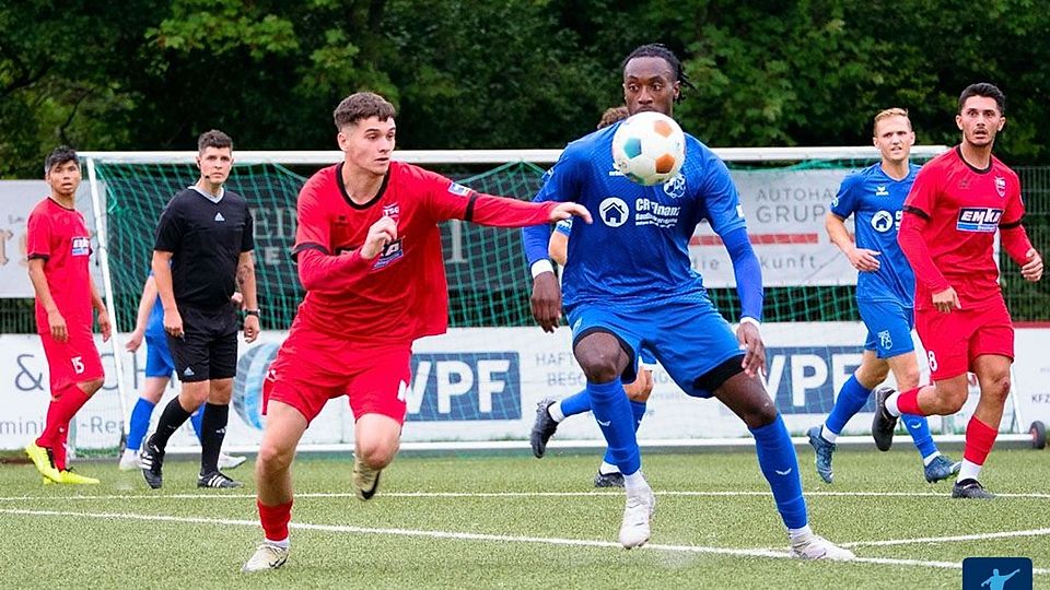 TSG Sprockhövel (in Rot) vs. Wacker Obercastrop. Nur einer der beiden Westfalenliga 2-Topteams kann am Ende in die Oberliga aufsteigen.