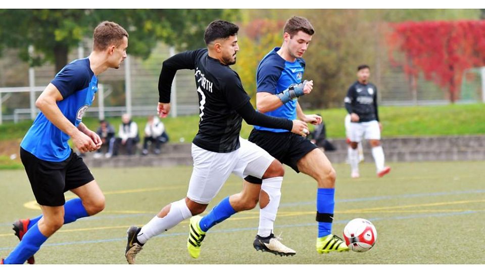Spielertrainer Emre Gözübüyük (Mitte) und Fußball-A-Ligist ISC Fürth haben sich nach nur einem halben Jahr getrennt.