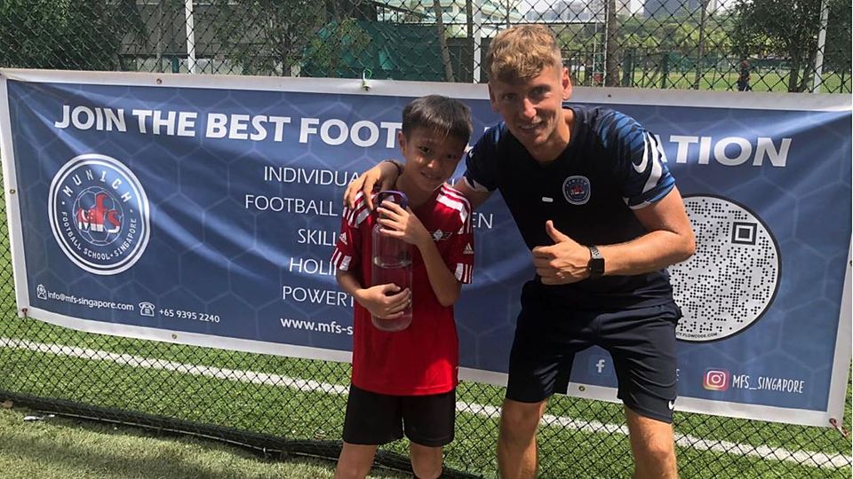 Andreas Prechtl liebt den Fußball. Er liebt aber auch den Umgang mit Kindern. Als Fußballtrainer kann er beide Leidenschaften bestens verbinden - im Rahmen der Münchner Fußballschule, die auch in Niederbayern vertreten ist.