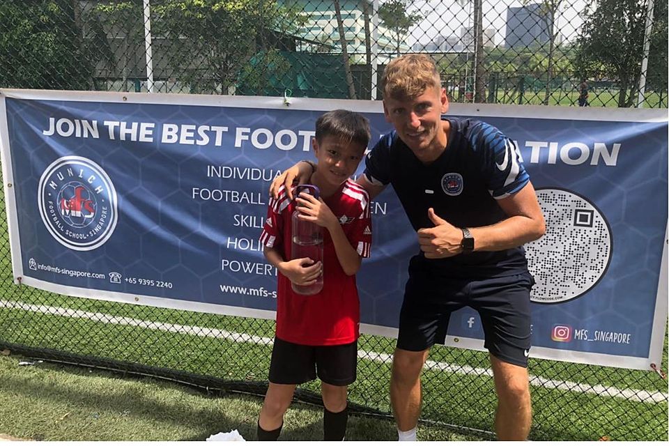 Andreas Prechtl liebt den Fußball. Er liebt aber auch den Umgang mit Kindern. Als Fußballtrainer kann er beide Leidenschaften bestens verbinden - im Rahmen der Münchner Fußballschule, die auch in Niederbayern vertreten ist.