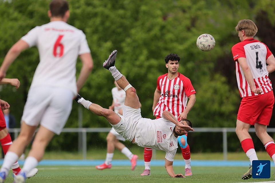 TuRa Niederhöchstadt siegte gegen die SG Ra/Ma mit 3:1 und ist nun punktgleich mit Unterliederbach an der Tabellenspitze.