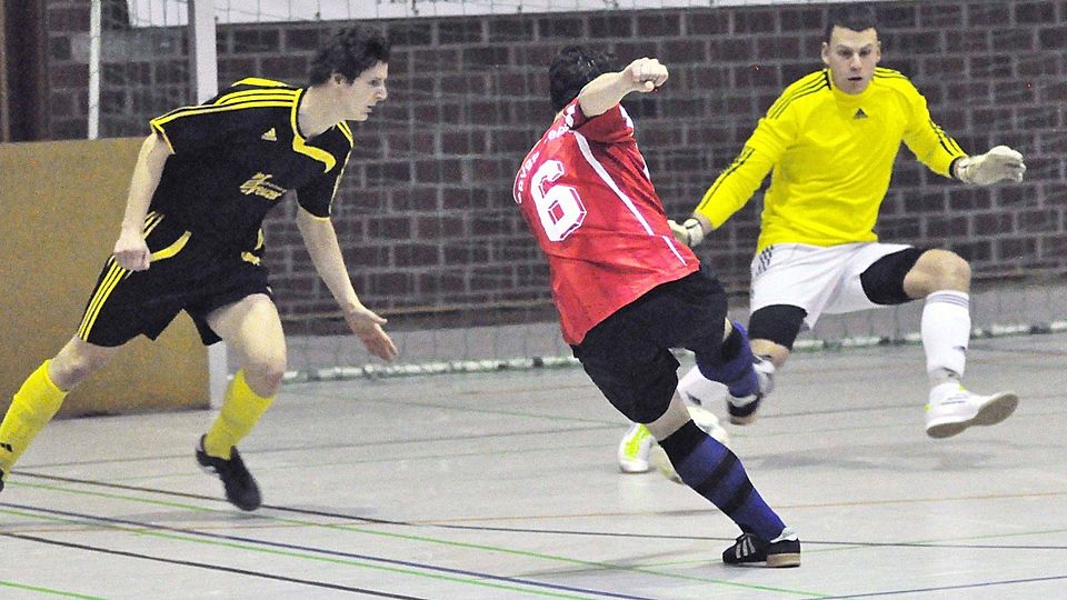 Acht Mannschaften ermitteln am 28. Dezember in der Weidener Mehrzweckhalle den Titelträger des KIA-Cups 2015. Foto: SpVgg SV/Werner Franken