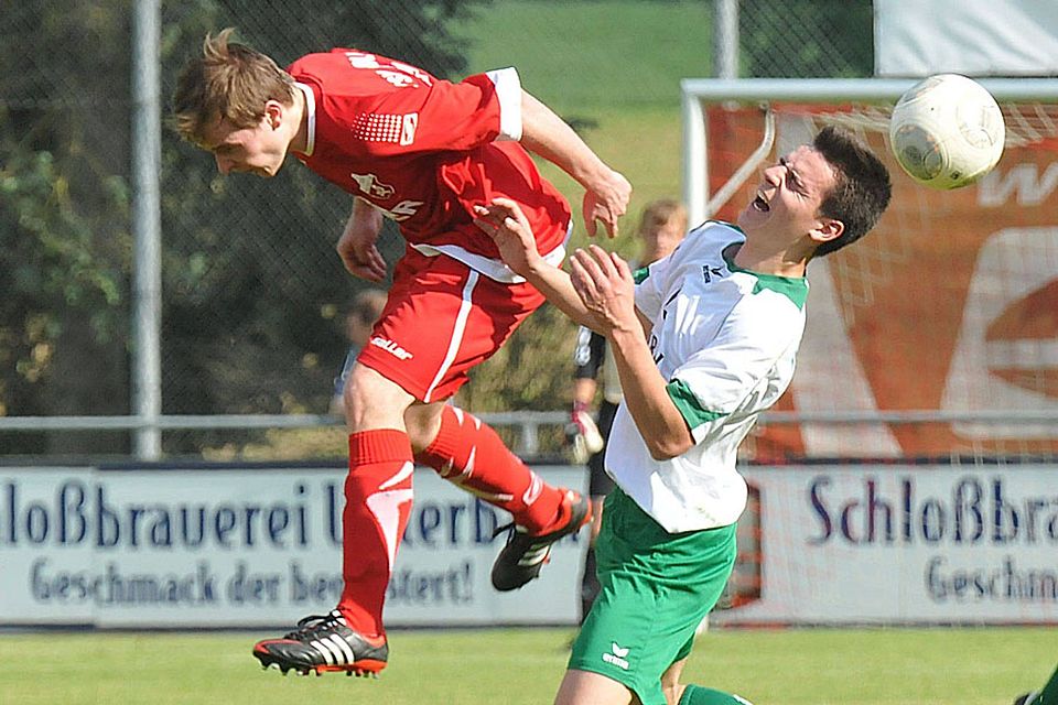 Julian Hadwiger (vorne) avancierte mit seinem Traumtor zum Matchwinner.  Archivfoto: Walter Brugger