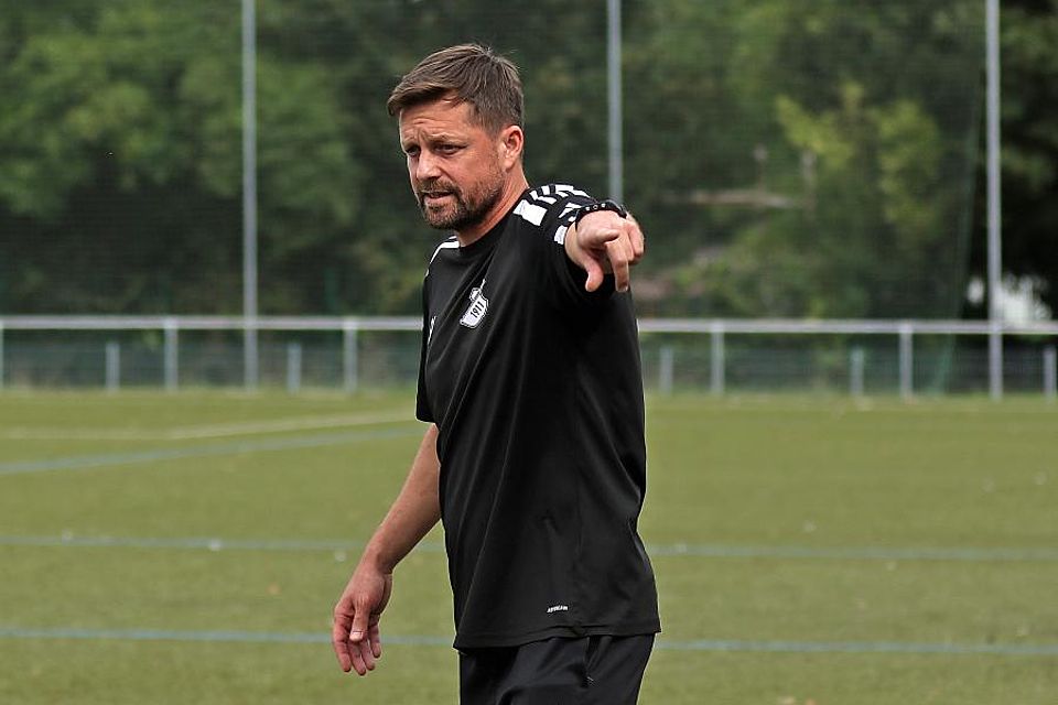 Steven Jones, Trainer beim Landesligisten SV Gimbsheim, kann aktuell nur mit einem kleinen Kader planen.