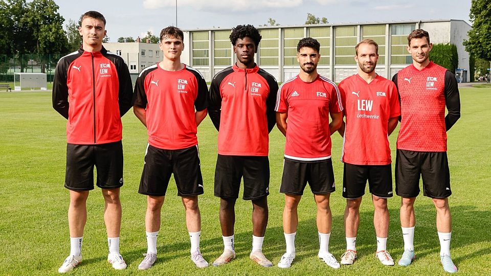 Die FCM-Neuzugänge (von links nach rechts) Christian Mijatovic (FV Illertissen II), Philipp Kirsamer (FV Ravensburg) und Mohamed Fofanah (FV Illertissen II) sowie die Rückkehrer Marcello Barbera, Kim-Bryan Paschek (beide TSV Kottern) und Fabian Lutz (1. FC Sonthofen).