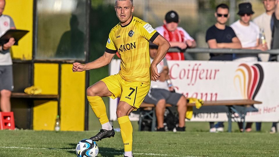 In der abgelaufenen Saison war der Bayerwäldler Thomas Haas noch für die Würzburger Kickers am Ball. Nun sind unverhofft andere Türen für den 26-Jährigen aufgegangen.