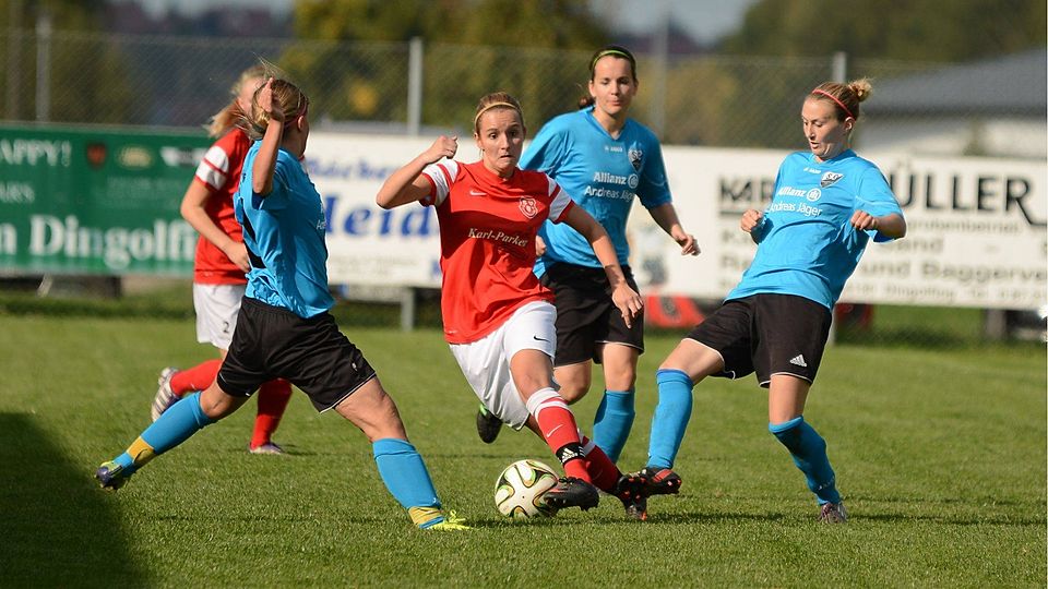 In einer kampfbetonten Partie nehmen die Sportclub-Damen beim 1:1 in Frauenbiburg einen Punkt mit nach Hause. F: Schneider