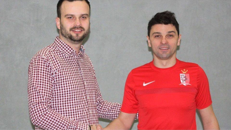 Dario Cubela (links), Vorstand von Futsal Stuttgart, mit dem Leiter der Jugendakademie von Nacional Zagreb Korab Morina (rechts). Foto: Cubela