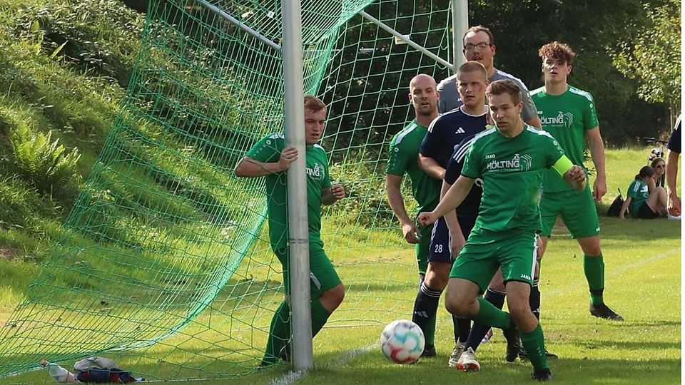 Burwegs Kapitän Timo Horwege gelang per Freistoß das 2:0.