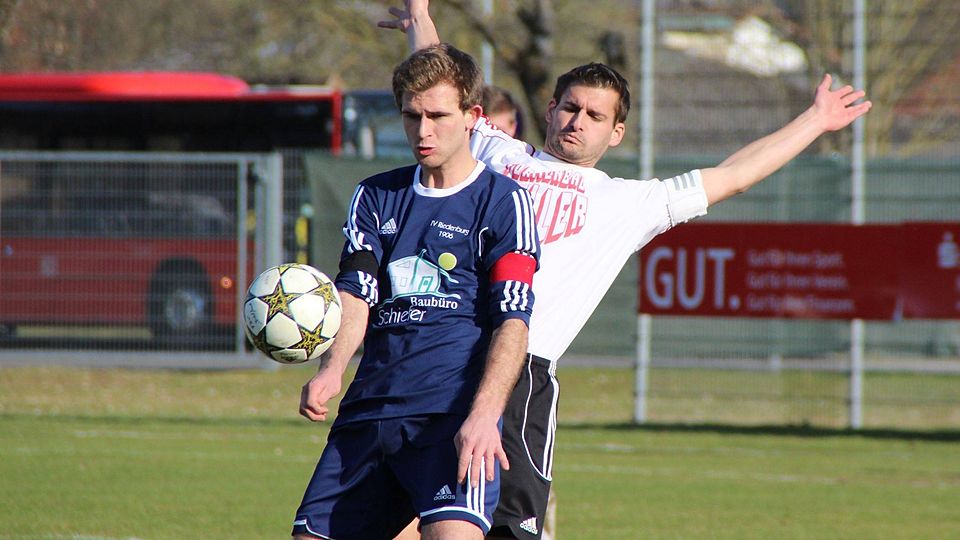 Über 200 Zuschauer sahen das Derby zwischen dem TSV Dietfurt (hinten) und dem TV Riedenburg. Am Ende trennten sich beide Kontrahenten 1:1- Unentschieden. F: Würthele