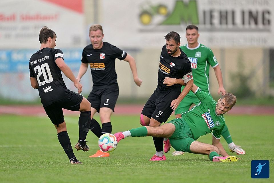 Im Hinspiel lieferten sich die Regionalliga-Absteiger Eichstätt und Hankofen einen engen Kampf - Endstand: 2:2.