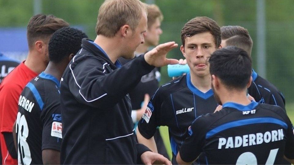 Erklärungsbedarf auf allen Ebenen: Die Zukunft von Christoph Müller und der U21 des SC Paderborn 07 ist alles andere als gesichert. Am Samstag reist der Profinachwuchs zum SV Lippstadt. Ron Schallenberg (M.) fehlt gelbgesperrt. F: Heinemann