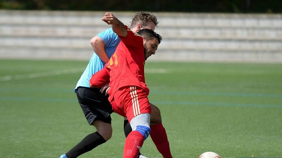 Kaum zu stoppen: Der FC Maroc (rot) ist derzeit in der Kreisoberliga das Maß aller Dinge. Foto: Tom Klein