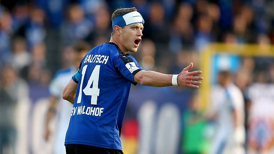 Kapitän Hanno Balitsch will mit seinen Jungs am Sonntag den Aufstieg in die 3. Liga schaffen F: Images