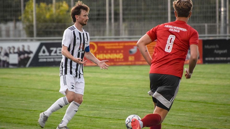 Am heutigen Spieltag zwar nicht gegeneinander, aber trotzdem im Einsatz: Die Kranzberger-Reserve (l.) und die Reserve des VfB Hallbergmoos-Goldach