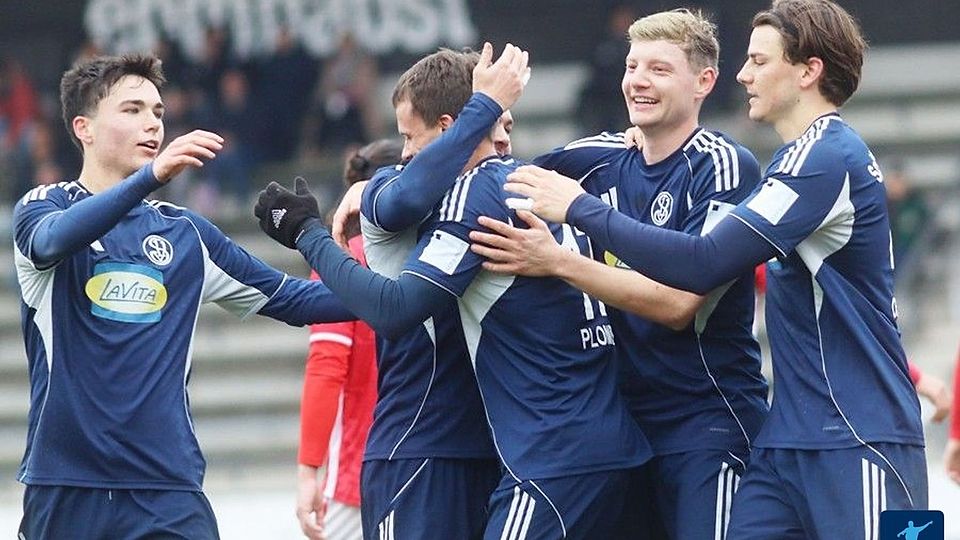 Die SpVgg Landshut wird der Favoritenrolle gerecht und gewinnt zuhause souverän mit 4:0 gegen den 1.FC Passau.