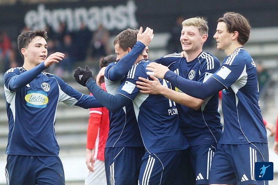 Die SpVgg Landshut wird der Favoritenrolle gerecht und gewinnt zuhause souverän mit 4:0 gegen den 1.FC Passau.