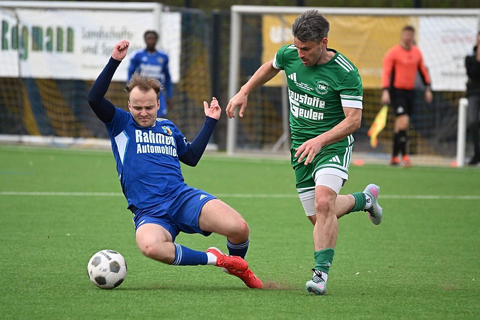 Mit großem Einsatz gingen die Germanen in Blau – hier Patrick Rubaszewski – gegen die Gäste aus Brand (auf dem Foto ist Felix Haupts zu sehen) zu Werke.