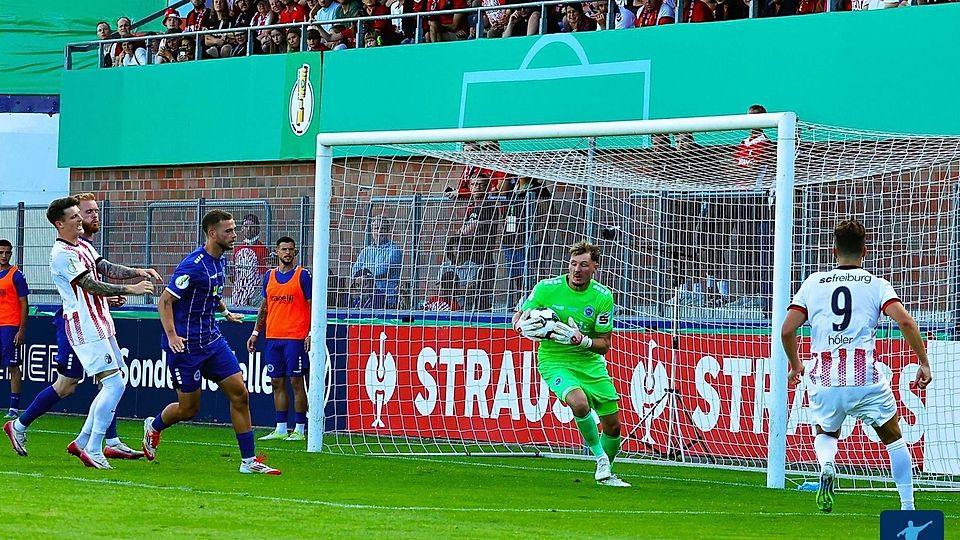 Gegen den SC Freiburg erlebte Keeper Ron Meyer kürzlich in Lotte noch ein Highlight seiner Laufbahn.
