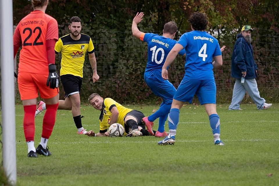 FB A-Klasse Moosach (gelb). links Marc Koch , Marinus Eichler