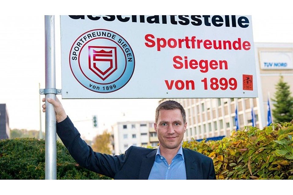 Bernhard Görg von der Kölner Kanzlei Niering-Stock-Tömp, ist bei Sportfr.Siegen (hier vor der Geschäftsstelle Leimbachstraße) für das Insolvenzverfahren zuständig. Foto: fst