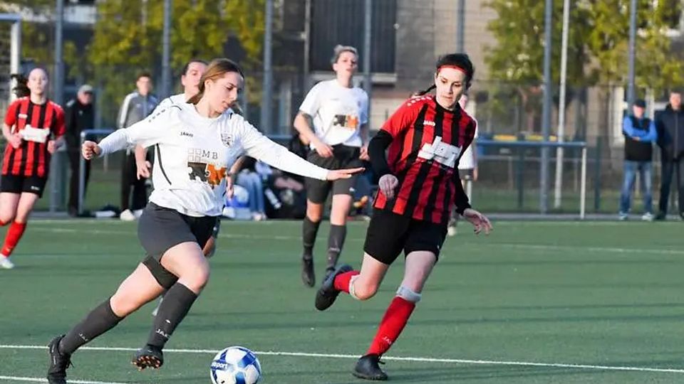 Für Sophia Dietrich und den TuS Naunheim besteht kaum noch Hoffnung, in der Fußball-Verbandsliga zu bleiben. (Archivfoto) © Katharina Weber