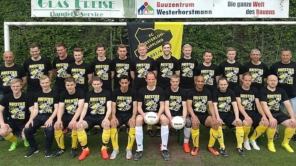 Meisterteam: Der FC Westerloh-Lippling um seinen Coach Georg Falow (hinten rechts).