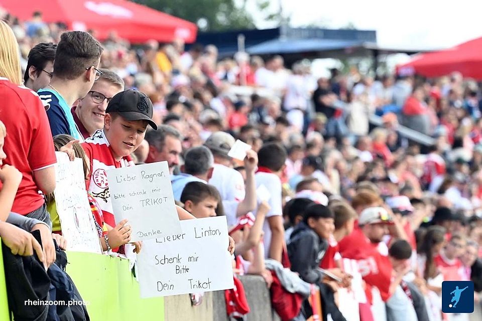 Bestes Fußballwetter, beste Stimmung: Das Walter-Mundorf-Stadion war ausverkauft!