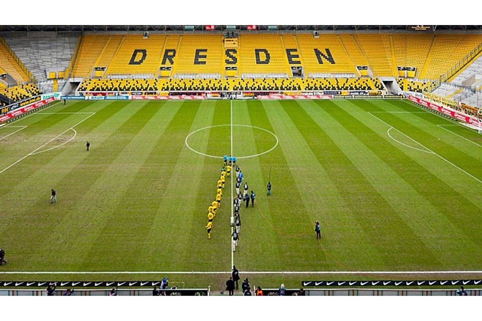 Trauriger Anblick: Das Spiel in Dresden wurde ohne Zuschauer ausgetragen. Foto:dpa