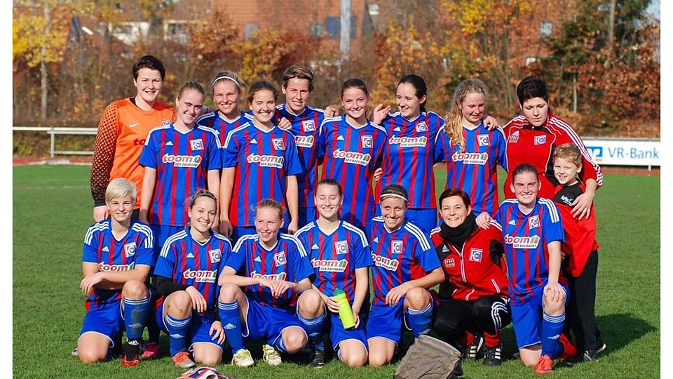 Streben nach starker Vorrunde nun den Aufstieg an: Die Bezirksliga-Frauen des FC Ellwangen. Foto: Thomas Langer